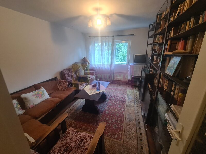 Apartament cu 3 camere de vanzare in Campina - Zona Liceul Energetic